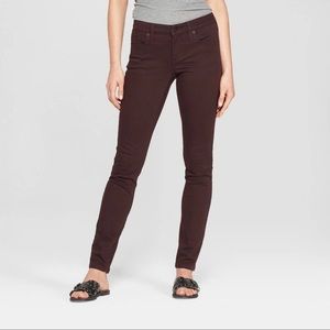 Universal Thread Burgundy Button Fly Jeans Women’s Size 0 Mid Rise Skinny Pants